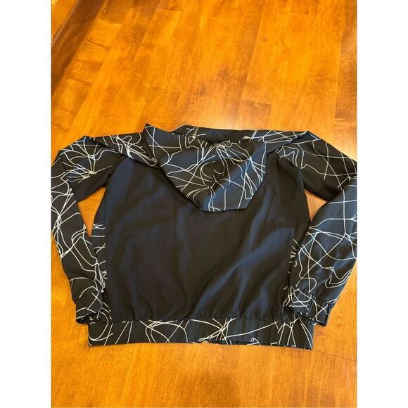 Woman’s Fabletics workout zipper jacket size small - Picture 3 of 3